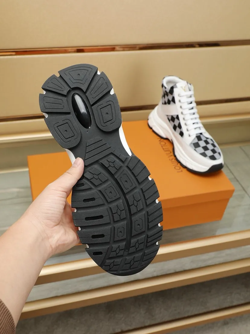 Factory P460 men's shoes 💰"LOUI* VUITTO*" popular men's casual shoes 💯Purchase-level quality, the upper is made of original materials with cowhide, the real thing is super shiny⚡️ Fashionable and versatile, the toe last shape is firm and full, the soles are LV original molds and can be put in and out at will. Light and comfortable on the foot ~ purely handmade, details determine the quality! Color: Two colors available. Size:38-44 (45 customized)